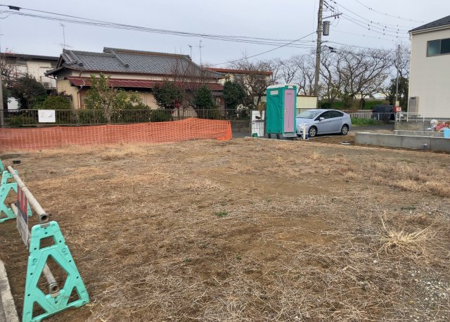 土地を買う際、住む地域の自治体や福祉の補助制度にも注目してみましょう。子供や老人の医療補助やゴミ出しのルールなど、自治体によってルールに大きな違いがあるため、暮らしやすい土地で判断するとよいでしょう。