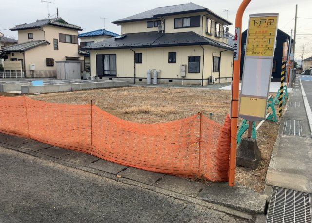 隣家の土地はどうなっているのか、生活利便施設が近くにあるのか、学校まで近いかなど、お客様のライフスタイルにあわせたイメージが重要です。また、近くにあると困る施設が近くにないかも確認するといいでしょう。