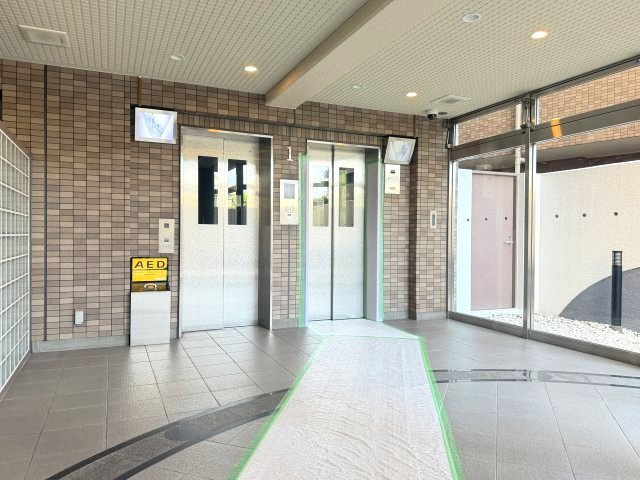 エレベーターを2基設置。朝の通勤・通学時間帯や帰宅時も待ち時間が少なく快適です。