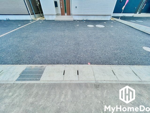 駐車スペース確保。玄関のそばで荷物の上げ下ろしができるので便利です。