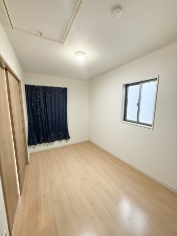 約5.0帖の洋室です。日当り良好です。