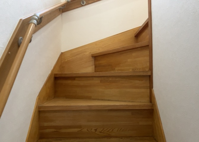 限られた敷地面積の場合、収納スペースを狭くして居室スペースを広く取ろうとすると、収納スペースがなくて困ることがあります。見学の際に各部屋に収納スペースがあるか、収納を置く場所はあるのか確認しましょう。