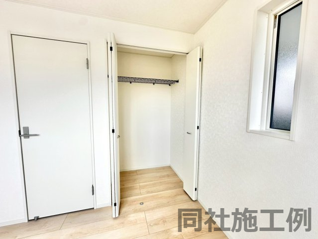 2階の洋室の収納♪　同社施工例♪完成物件見学可能です♪いつでもお問合せ下さい(^^♪