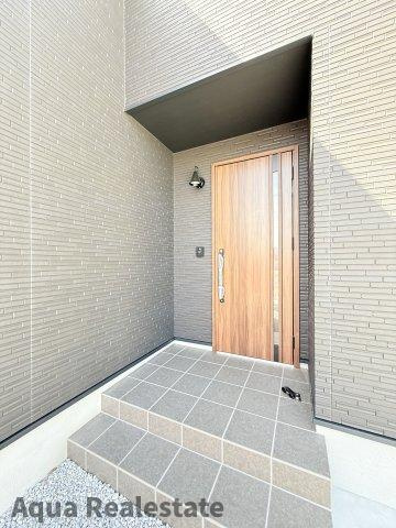毎日通る玄関はこちらです