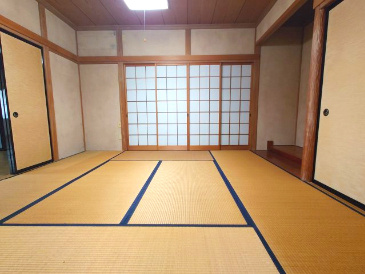8帖の和室は東南向きで収納が多く、居心地の良い空間になりそうです！