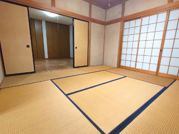 隣の洋室と繋がっているので、開放すれば大空間に！