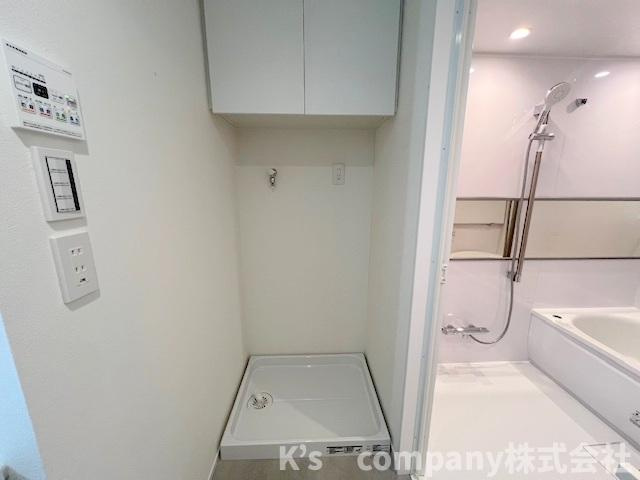 洗濯機スペース◇上部には洗剤のストックなどの収納付きです◇
