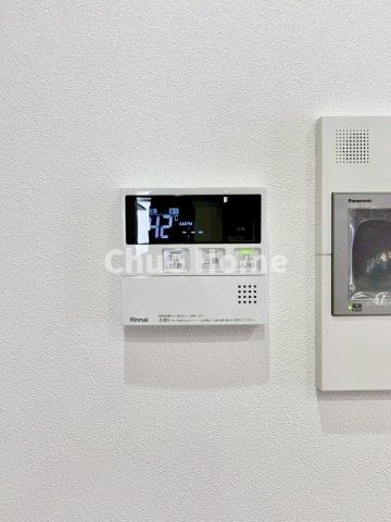 【給湯リモコン】外での一日を忘れさせてくれるオートバス機能でお好みの湯量・温度に調整された浴槽。