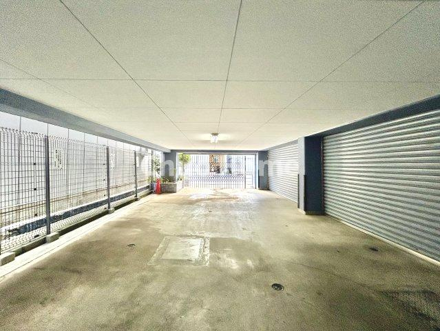 【敷地内駐車場】最新の空き状況や費用などの詳細は担当スタッフまでお問い合わせください。