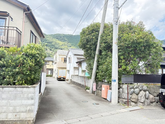 周辺は閑静な住宅地が広がる、落ち着いた住環境です。