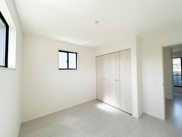2階洋室5.6帖です。お子様の部屋にも良いですね。