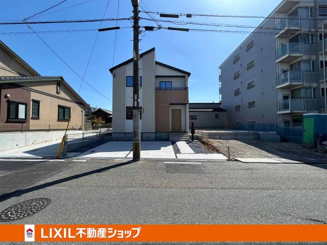 交通量が少ないので、車の出し入れが楽々です！　※撮影：3/20