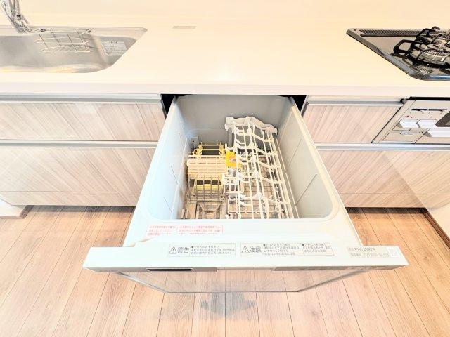 ◆食後の食器洗いは食洗機にお任せ！ご家族と団らんの時間を。家事の時短に効果大の食洗器付き。高温洗浄、節水効果もございます。