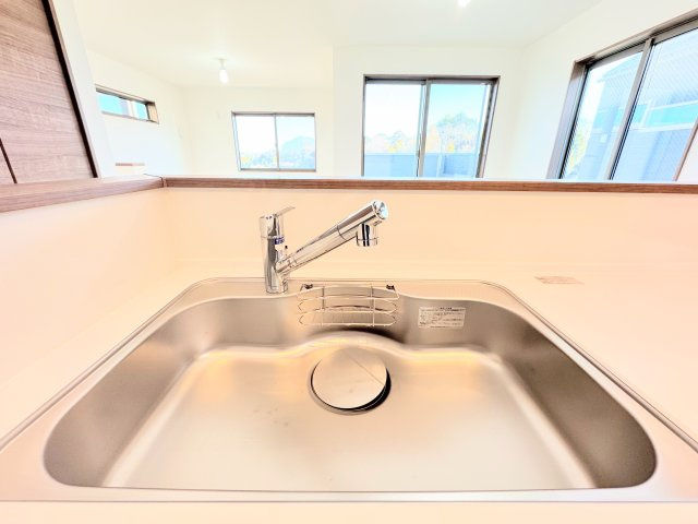 ◆浄水器一体型なのでシンクまわりがスッキリ！ハンドシャワー付きで便利。