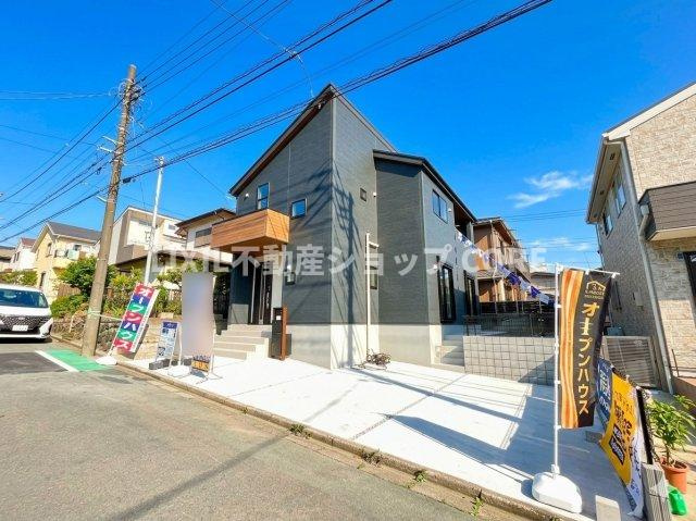 スーパーやドラッグストアなどの買い物施設が近くにあり、生活便利な立地になります！