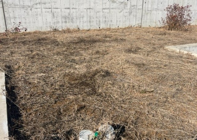 土地の面積＝住宅面積ではありません。建ぺい率の問題などで、土地のある場所によって住宅を建てられる面積は限られています。高さもしかり、「土地」という言葉の中には、建築条件も含まれると考えておきましょう。