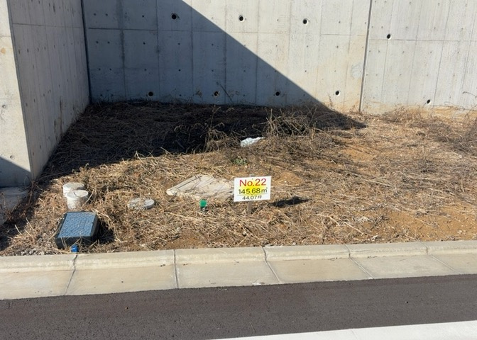 家を建てる前提で土地を探している場合、地盤の丈夫さは譲れない条件の一つです。地盤が脆弱だと追加工事が必要となります。また、過去に地盤沈下や液状化現象を起こした土地は、できるだけ避けた方がいいでしょう。