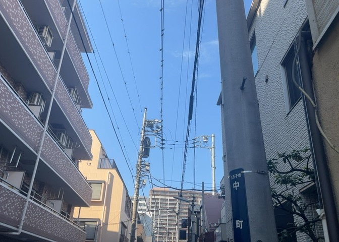 桜や紅葉の名所に出かける人は多いと思いますが、家にいながら季節の移ろいを感じる生活を送りませんか？リビングや窓から見える景色が生活を彩るワンポイントに！現地から見える景色を堪能してみては如何でしょう。