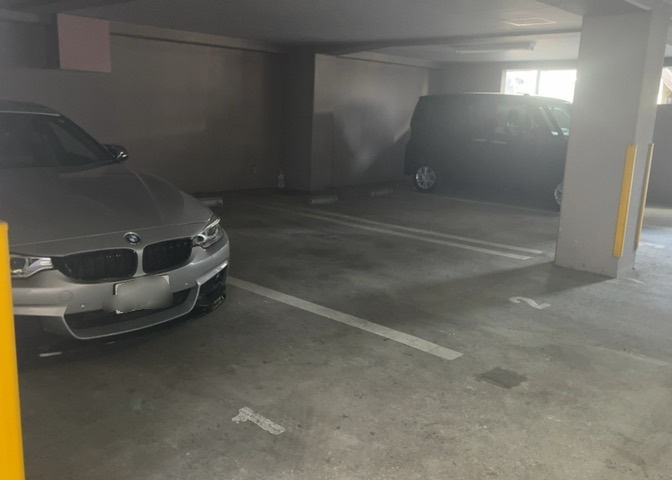 駐車場と明記されていても、最小スペースでつくられた駐車場だと大型車は駐車できなかったり、出入りしにくくなったりする可能性があります。お車のサイズと購入したい物件の駐車場のサイズを現地で確認しましょう。
