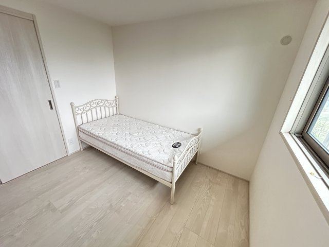 使い勝手のいい洋室です