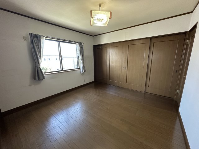 2階　洋室西側