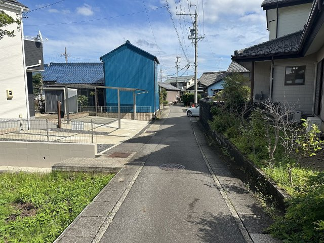 東側前面道路