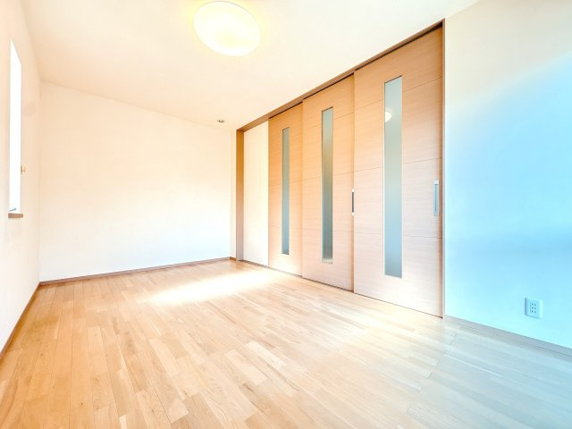 2Ｆ東側洋室の別角度になります♪