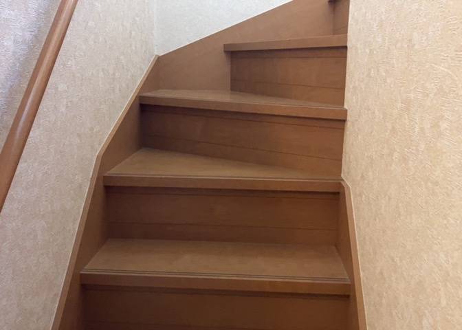 限られた敷地面積の場合、収納スペースを狭くして居室スペースを広く取ろうとすると、収納スペースがなくて困ることがあります。見学の際に各部屋に収納スペースがあるか、収納を置く場所はあるのか確認しましょう。