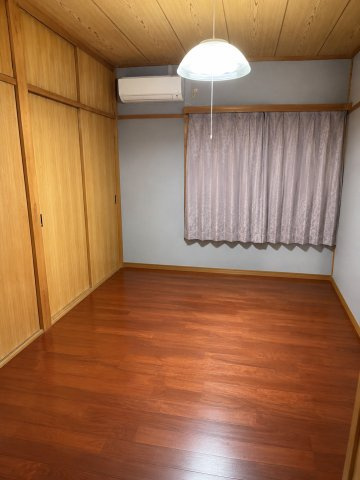 スタンダードな洋室です