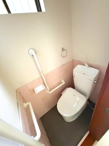コンパクトで使いやすいトイレです