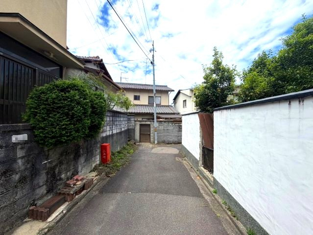 前面道路含む現地写真です