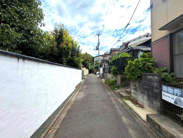 前面道路含む現地写真です