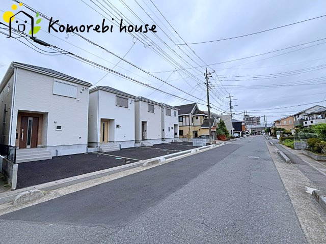 前面道路含む現地写真です