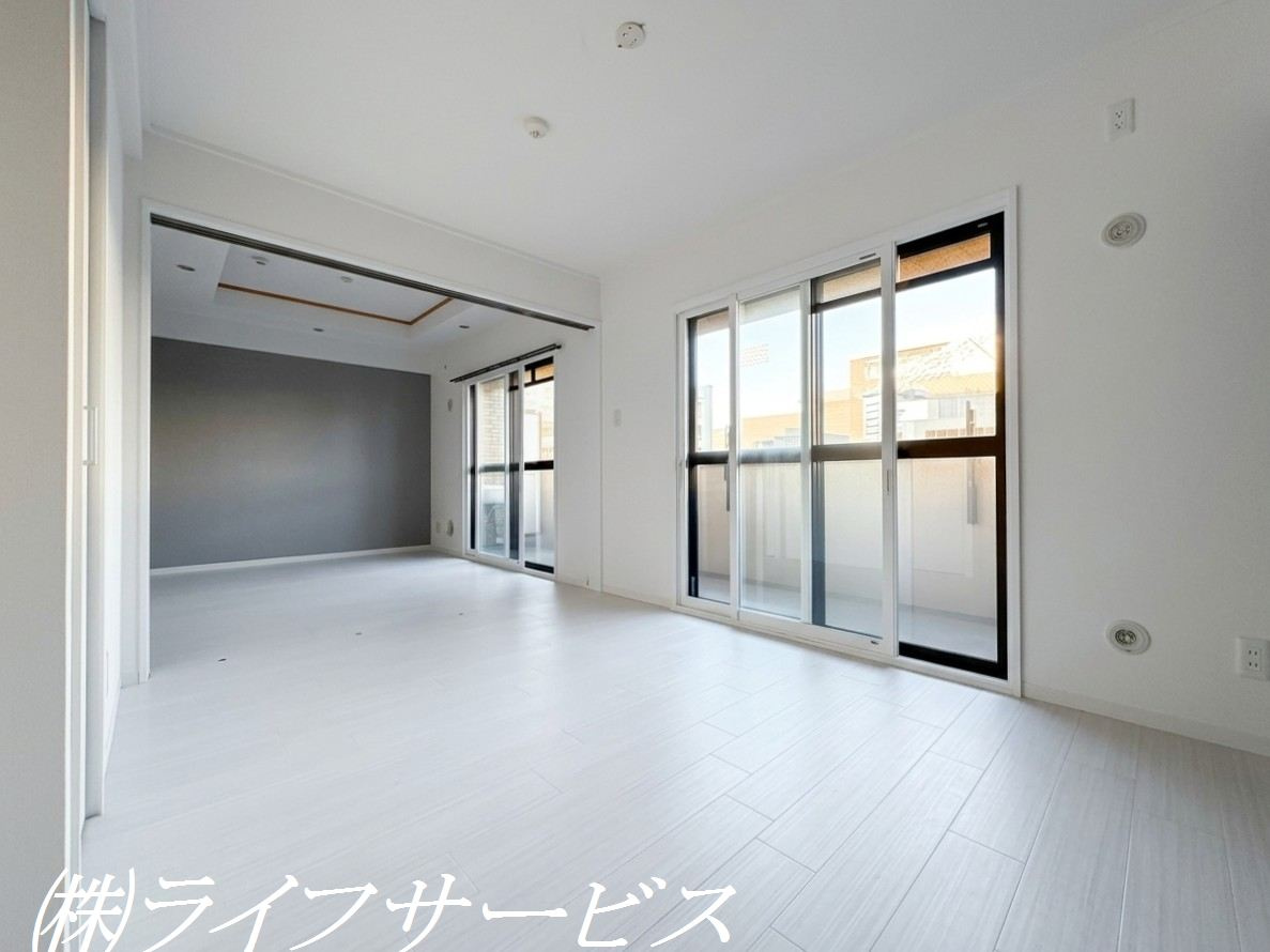 バルコニー側洋室6帖／収納あり！窓は2重サッシを採用！（AIによる加工をしています）