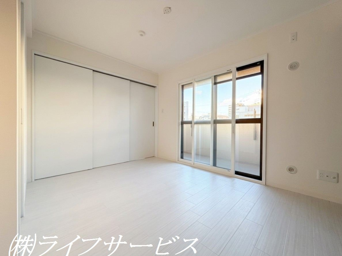 バルコニー側洋室6帖／収納あり！窓は2重サッシを採用！（AIによる加工をしています）