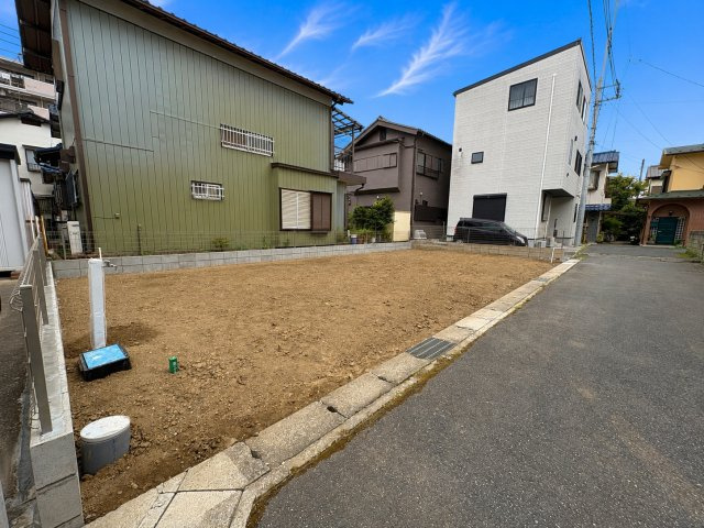 敷地約30坪の整形地！ご家族のライフスタイルに合わせた自由設計が可能です。参考プランもございますので、お気軽にご相談ください。