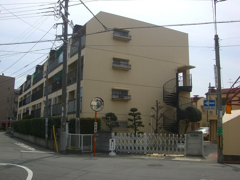 外観：328000640640