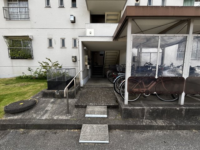 建物入口です