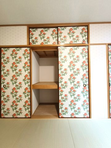 【和室約6.0帖　収納】　押入、天袋と収納豊富の和室