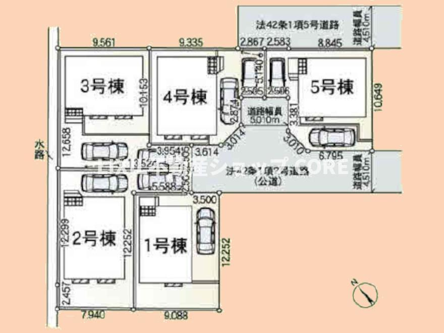 ゆったりとした駐車スペースを確保いたしましたので、大きめのお車でも駐車可能です。(こちらは1号棟)　