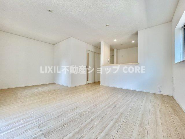 家族と過ごす時間を大切にしたい方にぴったりの明るくゆとりある住空間です。　