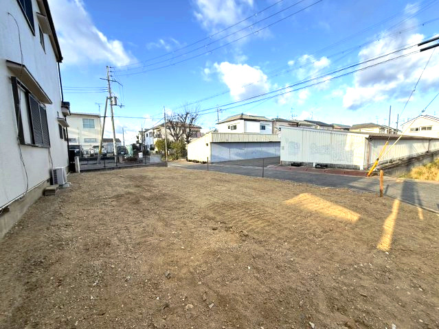 前面道路含む現地写真です