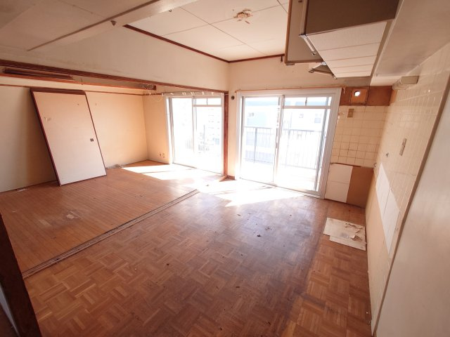 DKと和室6帖の一体感により開放感のある空間です。