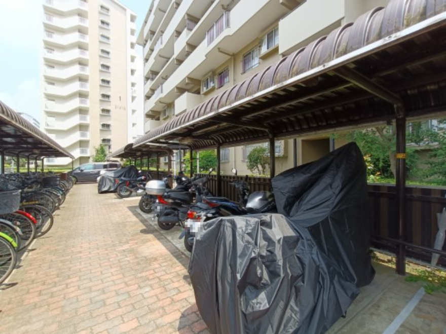 【バイク置き場】