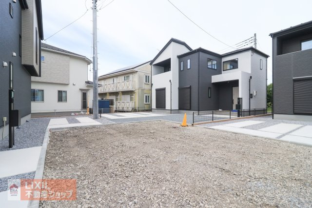 【前面道路】現地完成写真。道幅や駐車など、ご確認ください。