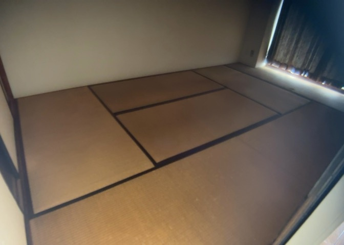 寝室でゆっくりと過ごすためにはベッド周りの適度な空間を担保することや窓の位置、照明の明るさ、寝室の広さなどを考える必要があります。自身や家族の構成とライフスタイルに併せて寝室にする部屋を選びましょう！