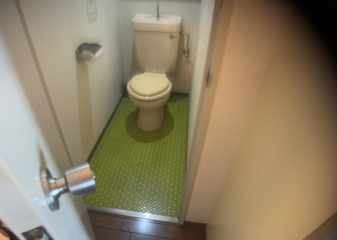 トイレは大きさや形、機能、抗菌性などが異なる多種多彩なタイプが各メーカーから出ています。それぞれに良さがあるため、事前にどういったタイプのトイレがいいのかをご家庭内で決めて、内見に行くといいでしょう。