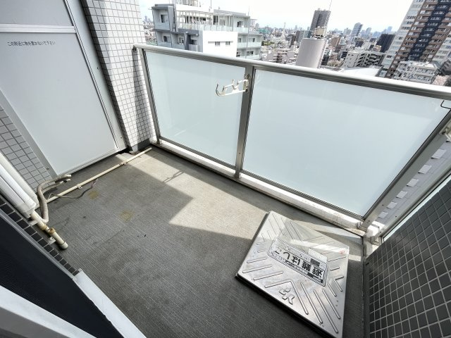 前面棟無しで南東向きのバルコニーは、陽当たり・通風・眺望良好です。　
