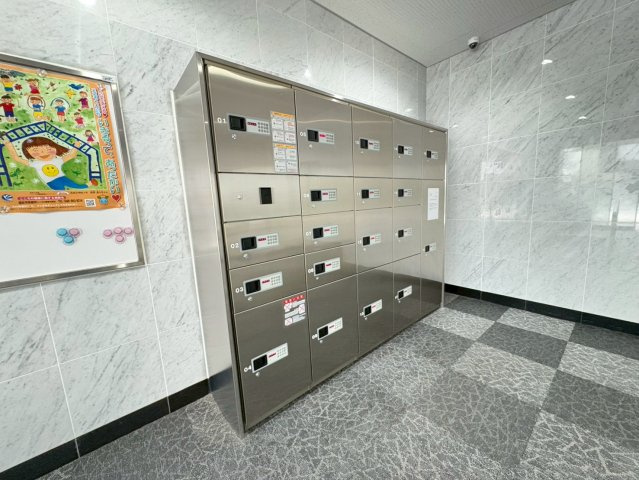 非対面で受け取れる宅配ボックス付きで、留守中の荷物受け取りも安心！