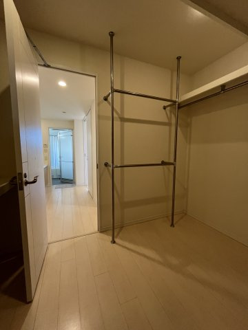 主寝室のウォークインクロゼット。約3.7帖